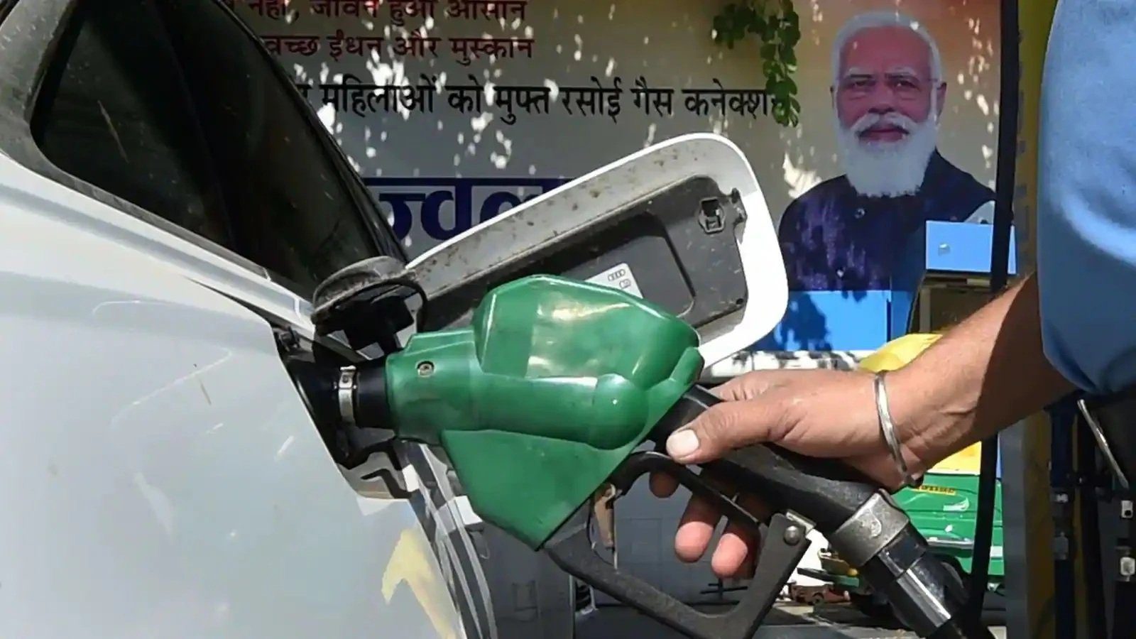 Mixing gasoline with bioethanol in India raises environmental and food concerns