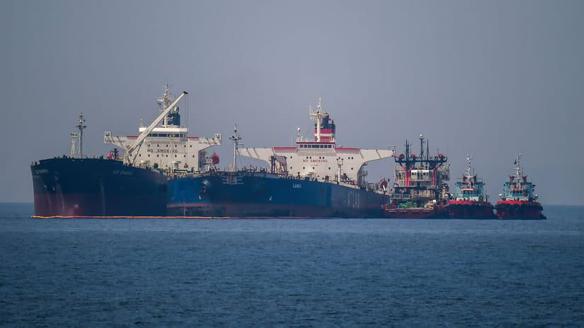 Shadow tankers save Russian oil from Western sanctions.. What are their repercussions?