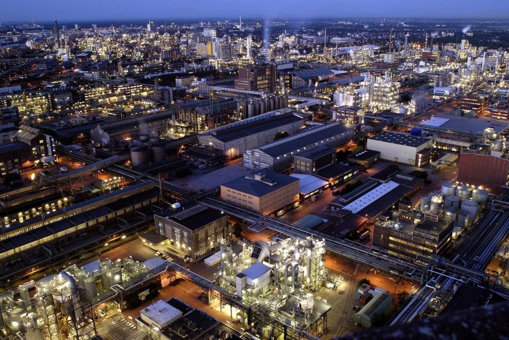The energy crisis forces the largest chemical complex in the world to lay off 2,600 workers