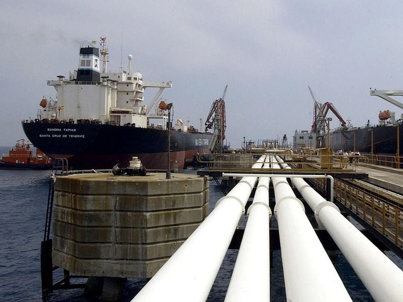 Iraq is trying to revive oil pipelines with 3 Arab countries, led by Saudi Arabia