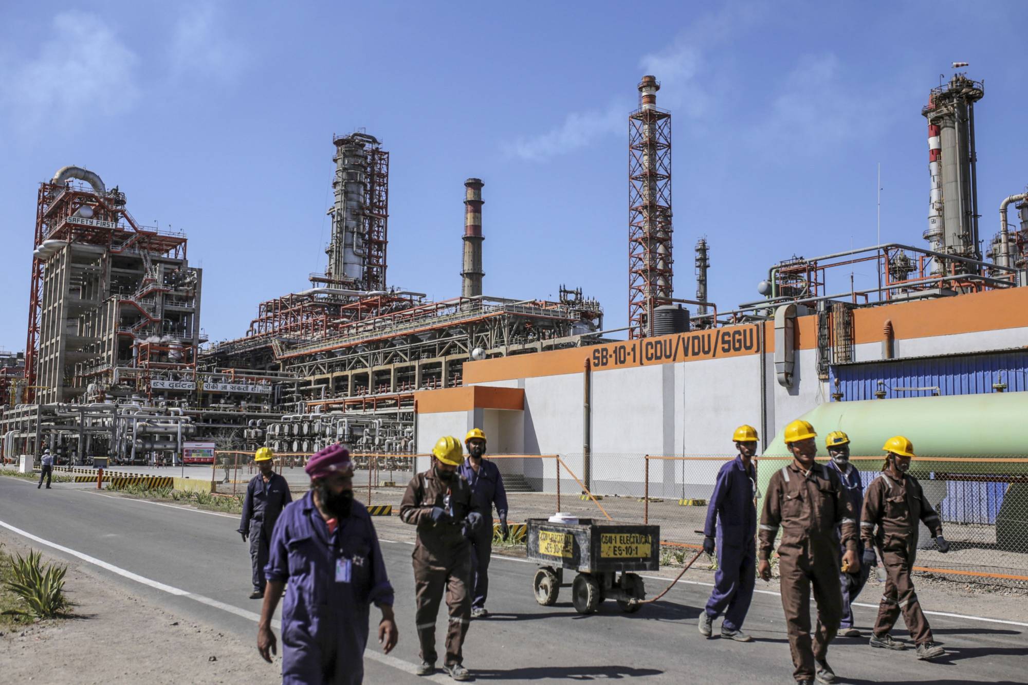 النفط الروسي يدفع الهند إلى المطالبة بخصومات من دولتين عربيتين