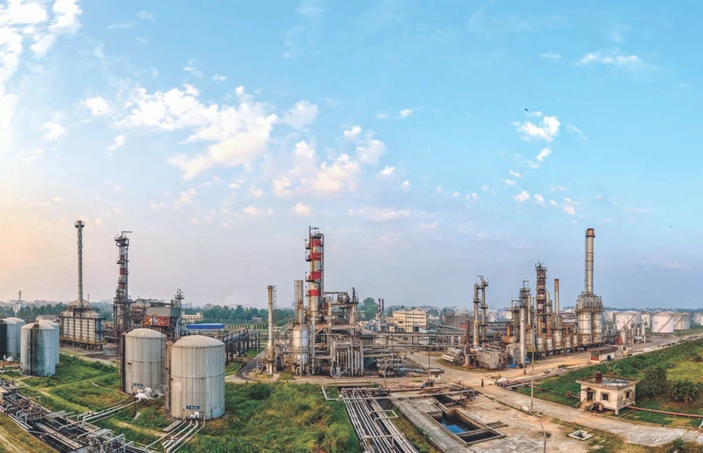 واردات بنغلاديش من المشتقات النفطية تنخفض 15%.. والفحم قد يحل أزمة الطاقة